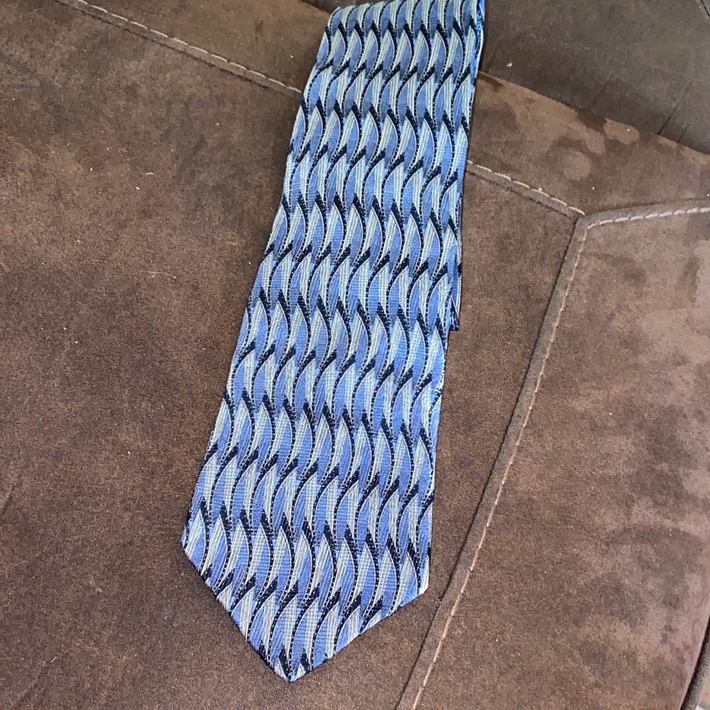 Elegant Blue Patterned Men's Tie